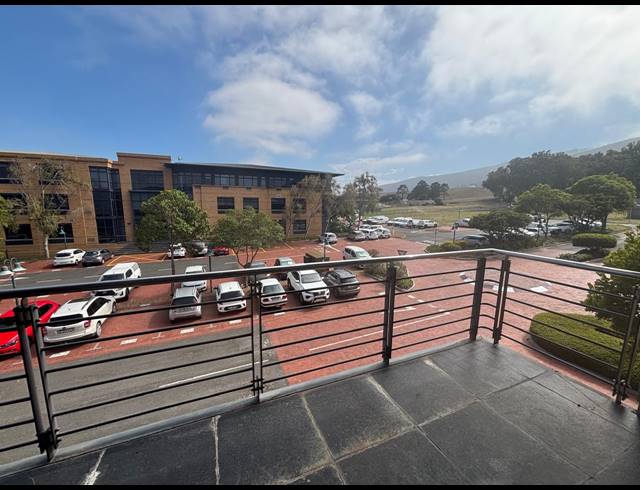 400M² OFFICE TO LET IN PLATTEKLOOF 3
